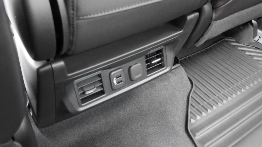 Детали интерьера Chevrolet Silverado LTZ Duramax Crew Cab 2019 года  (фото 29 из 32)